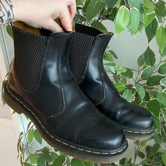 Worn in Docs / Black - Picture 1 of 5